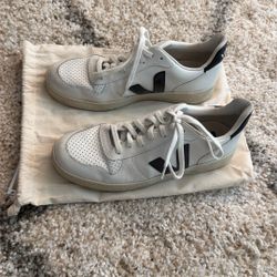 Veja Shoes Size 10 (43 EU)