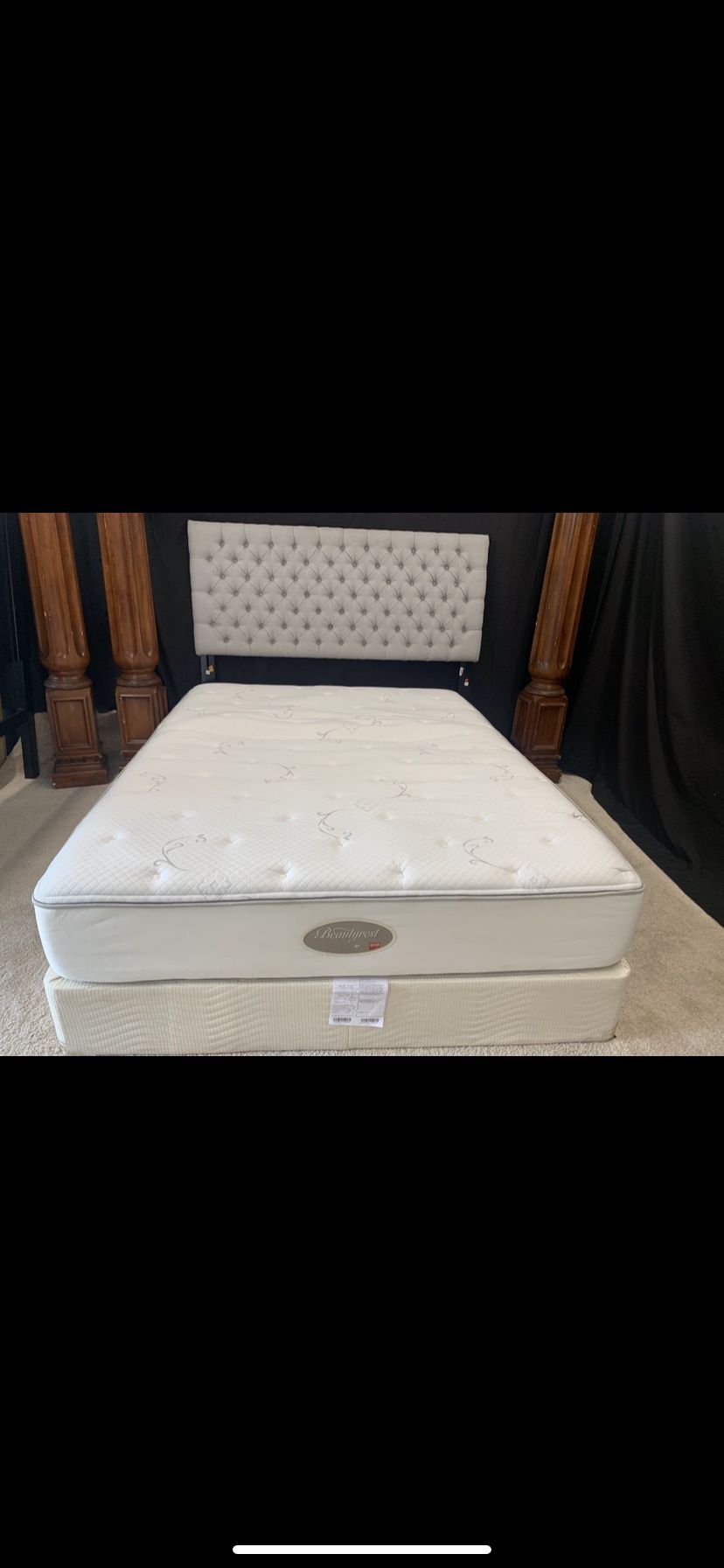 Lovely 💖QUEEN 💖MATTRESS AND 💖BOX SPRING