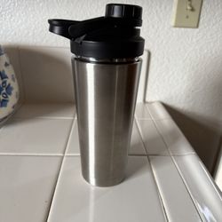 BRAND NEW STAINLESS STEEL SHAKER BOTTLE 