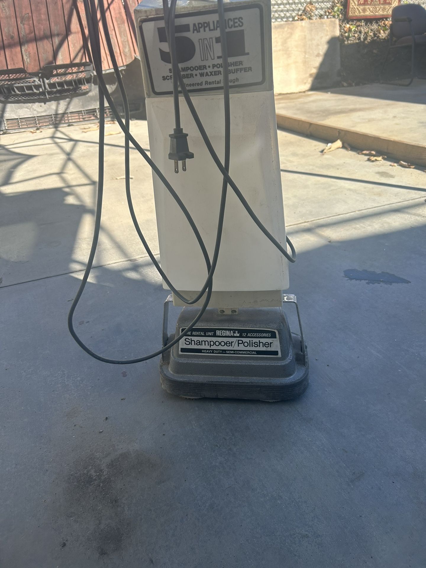 Vendo Esta Máquina Para Lavar Alfombras Y Pisos En Buenas Condiciones
