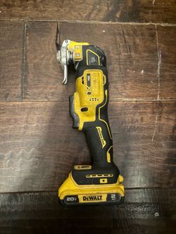 Multi tool with battery