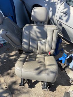 Tahoe suburb and rear bucket seats