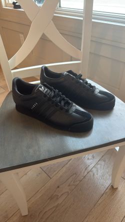 RARE All Black Adidas Men’s Samoas!!