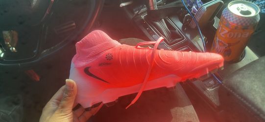 Soccer cleats