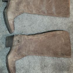 BORN nubuck zipup heeled boots

