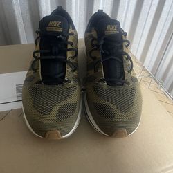 Nike flyknit trainer size 11.5
