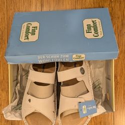 Finn Comfort Suede Sandals