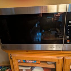 LG NeoChef Microwave 