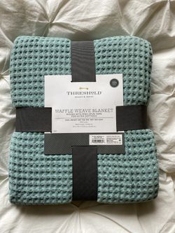 Twin Size Waffle Weave Blanket