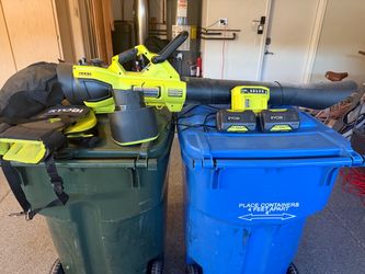 Ryobi 40V Vac Attack Cordless Leaf Vacuum/Mulcher with 2 x 5.0 Ah Battery and Charger.