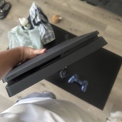 PS4 W/ 2 remotes