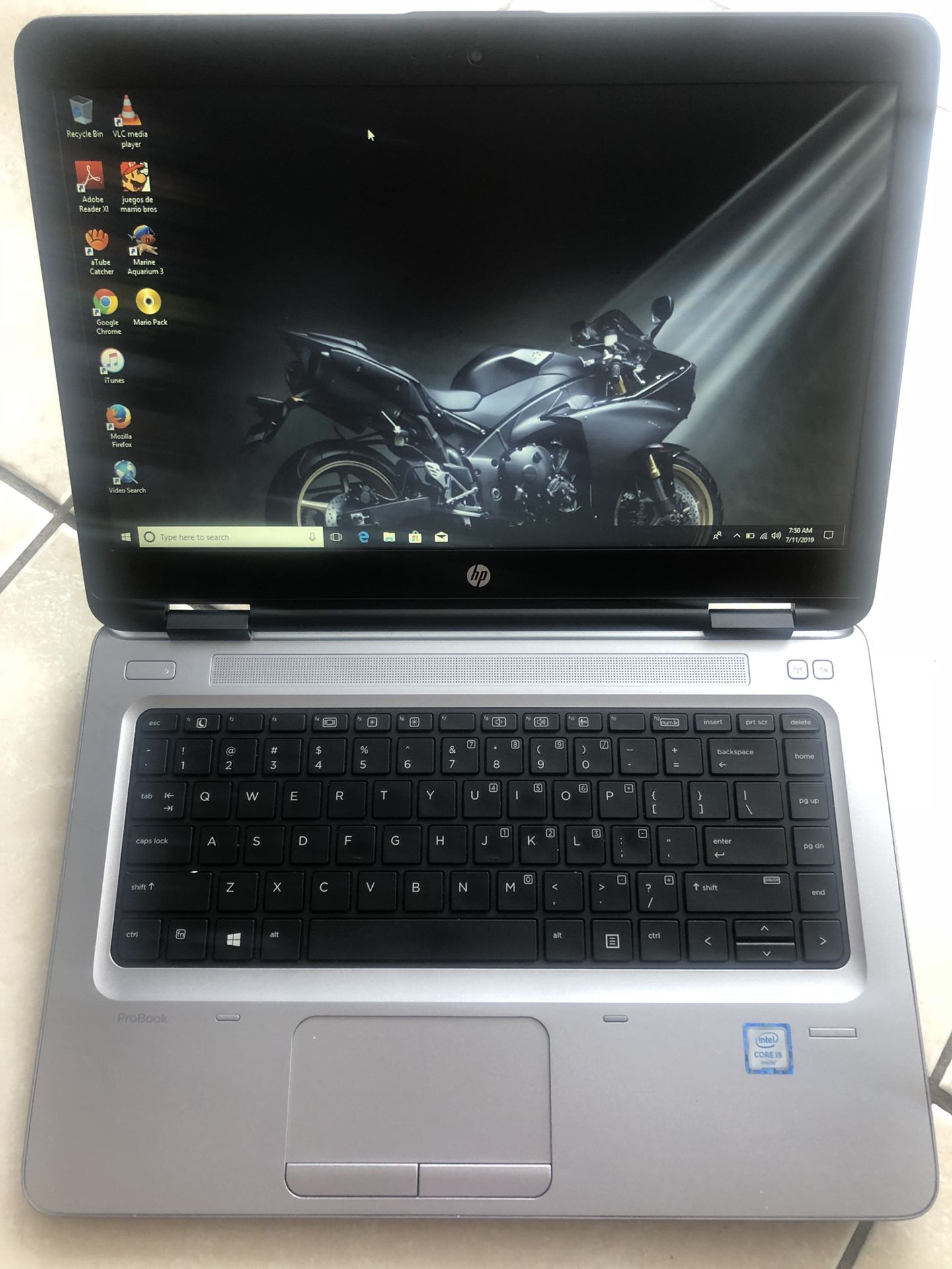 Laptop HP 8 gb ram hdd 500 gb dvd windows. 10