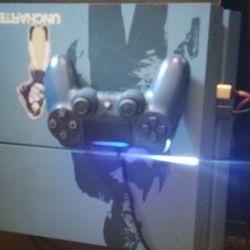 1tb PS4 Uncharted Limited Edition , Mint Condition 