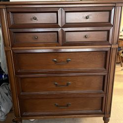 Vintage By White Fine Furniture. 4 Piece Bedroom Set. $600