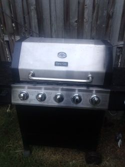 Dyna Glo Gas Grill