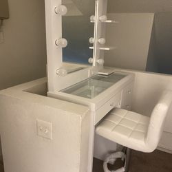 White Vanity w/Lights and Drawers and 1 Shelf (Included a Free Stool White or Black)