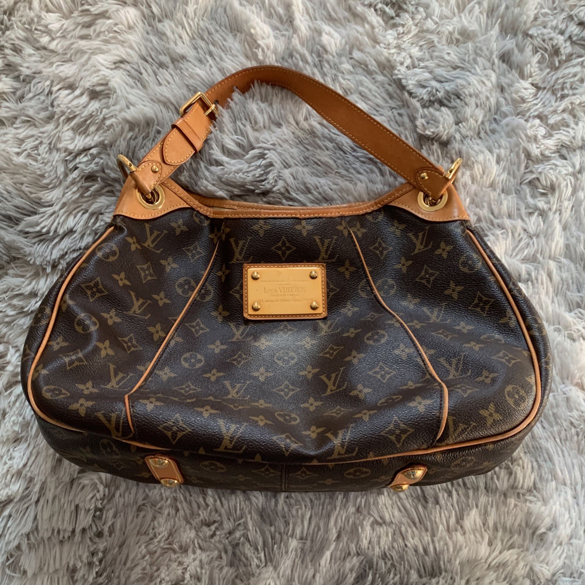 Used Luis Vuitton Bag for Sale in Liverpool, NY - OfferUp