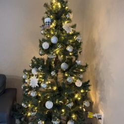 christmas tree with ornaments and ribbon