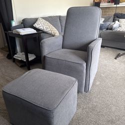 DaVinci gray Glider with Ottoman