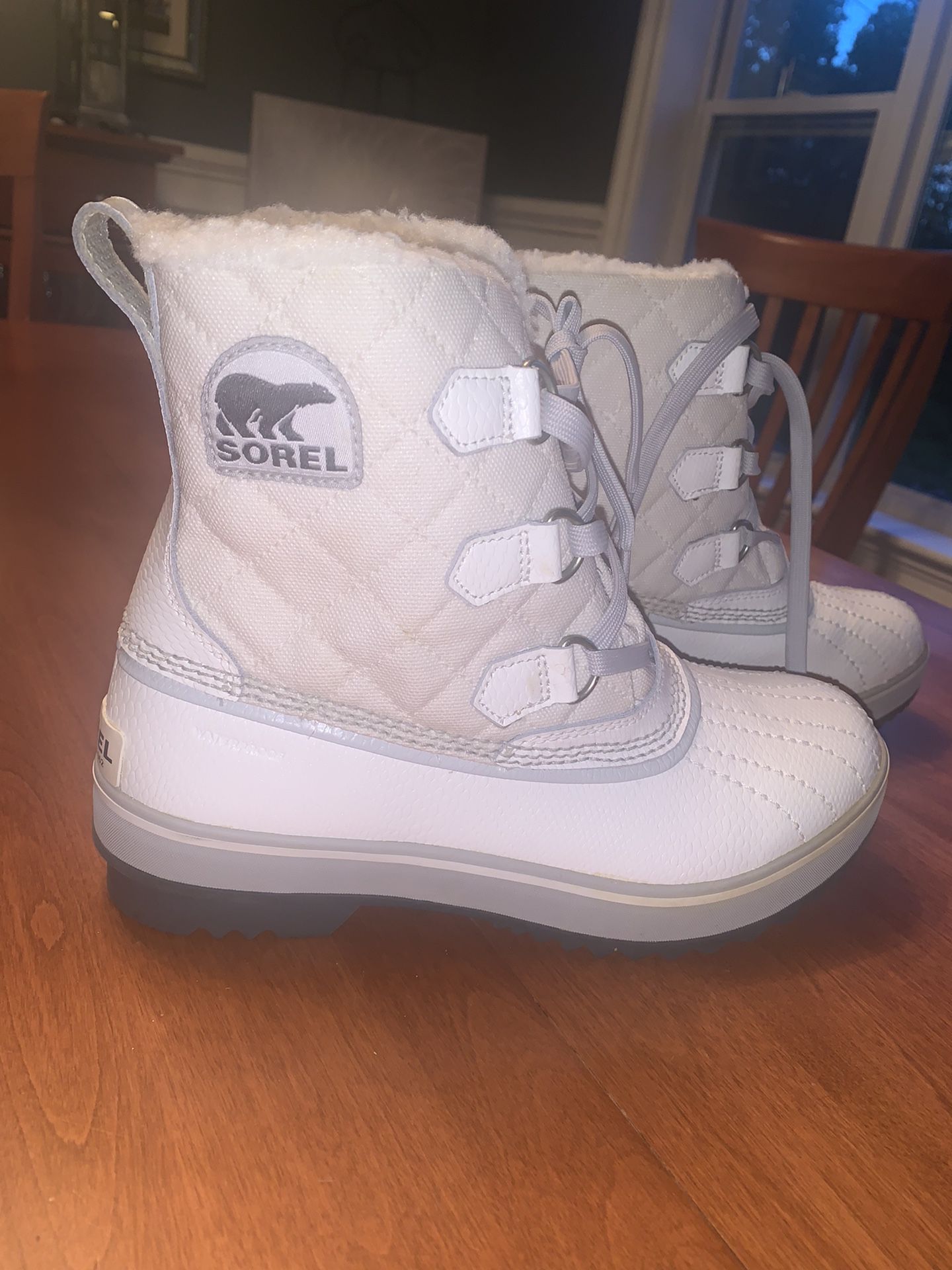 White/Light Gray Sorel Snow Boots Size 8. New with Box! 