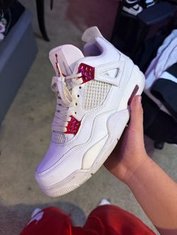 Jordan 4 metallic red SIZE 8