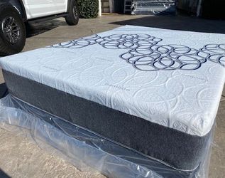 Queen Bamboo Cool Gel Memory Foam!!