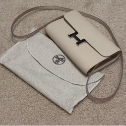 Hermes Constance Long To Go.