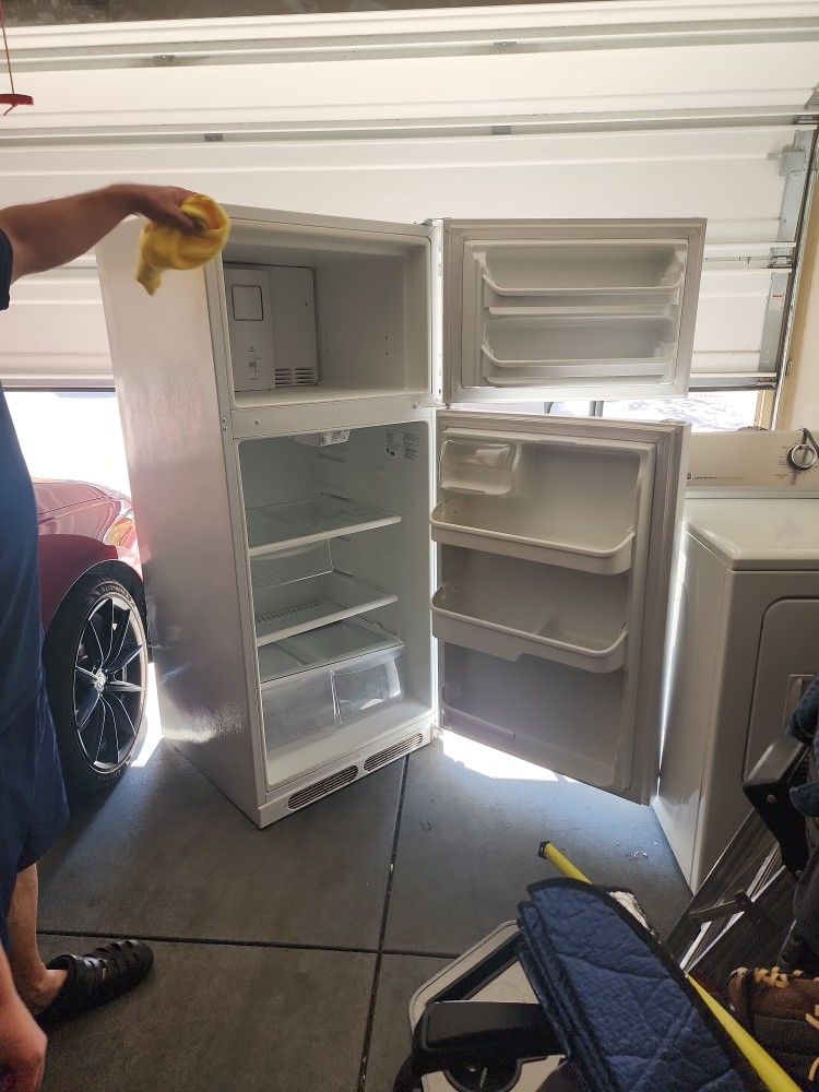 Frigidaire Refrigerator 