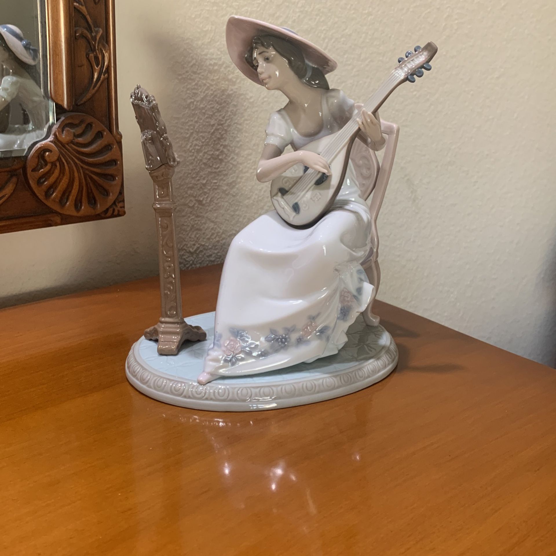 Sale! Lladro Sweet Song Mint Condition 