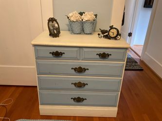 Vintage French Country Farmhouse 4 Drawer Dresser