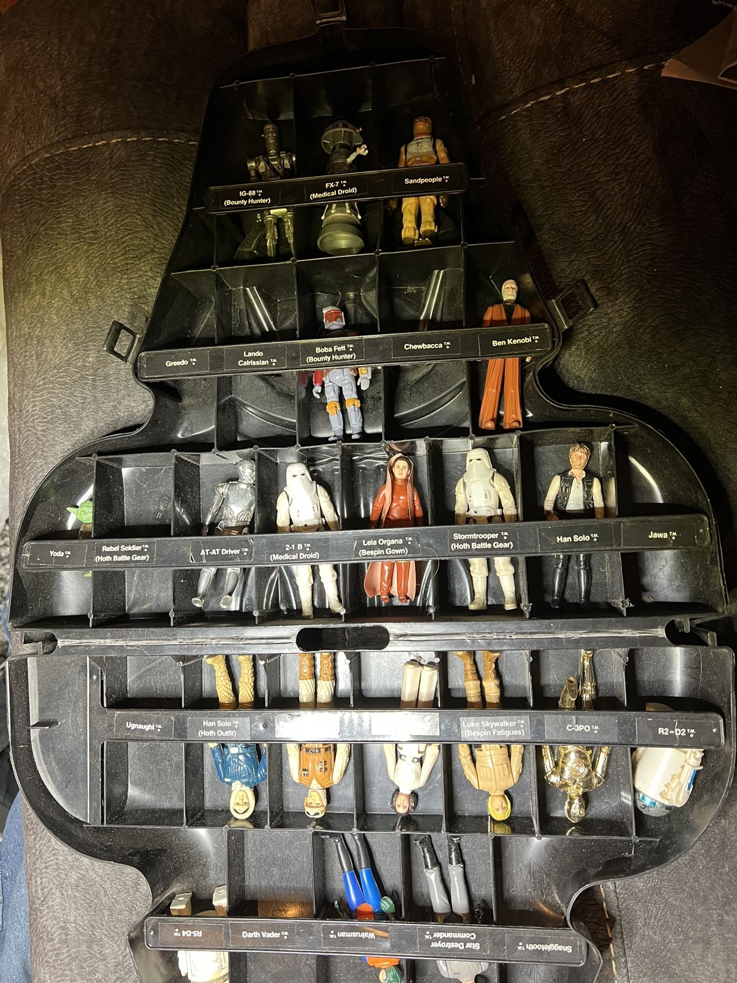 Lot Of 23 Vintage Star Wars Figures In Case