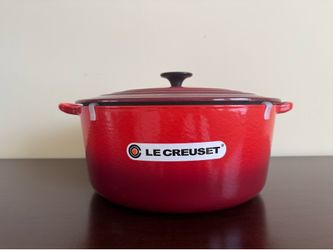 Le Creuset Signature Round Dutch Oven – Size: 30 cm / 9 qt Cerise (Classic Red)