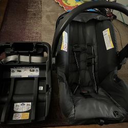 Like New Baby Trend Infant Carseat With Base. 
