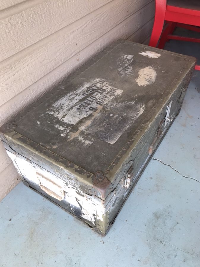 Belber Trunk & Bag Co 1946 Military Chest