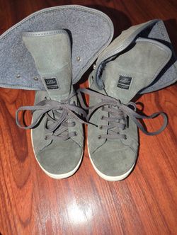 Easy Spirit Sherpa Lined Sneakers - Size 6