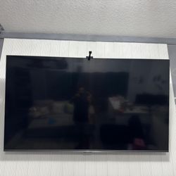 Amazon Fire TV 75" Omni Series, 4K UHD smart TV with Dolby Vision, hands-free with Alexa