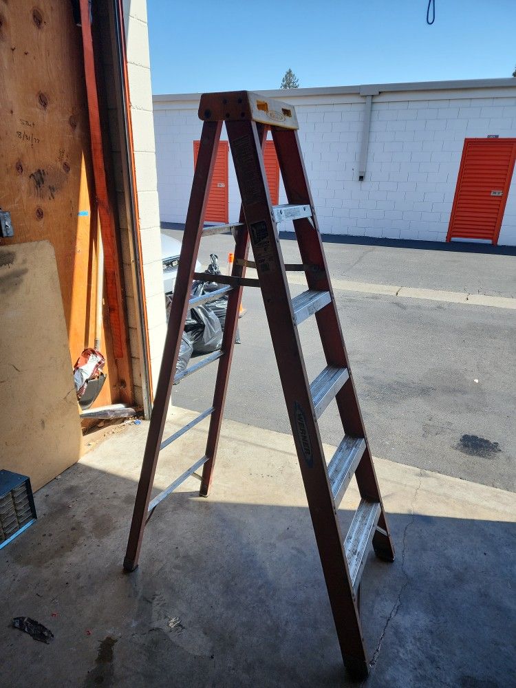 Warner 6ft Fiberglass  Ladder