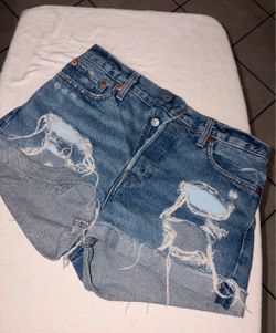Woman’s shorts size 28