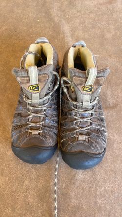 Keen women’s hiking boots, size 5.5