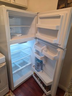 Vissani 18 cu. ft top freezer refrigerator, white