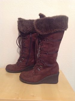 Boots lace up with faux fur size 6 1/2