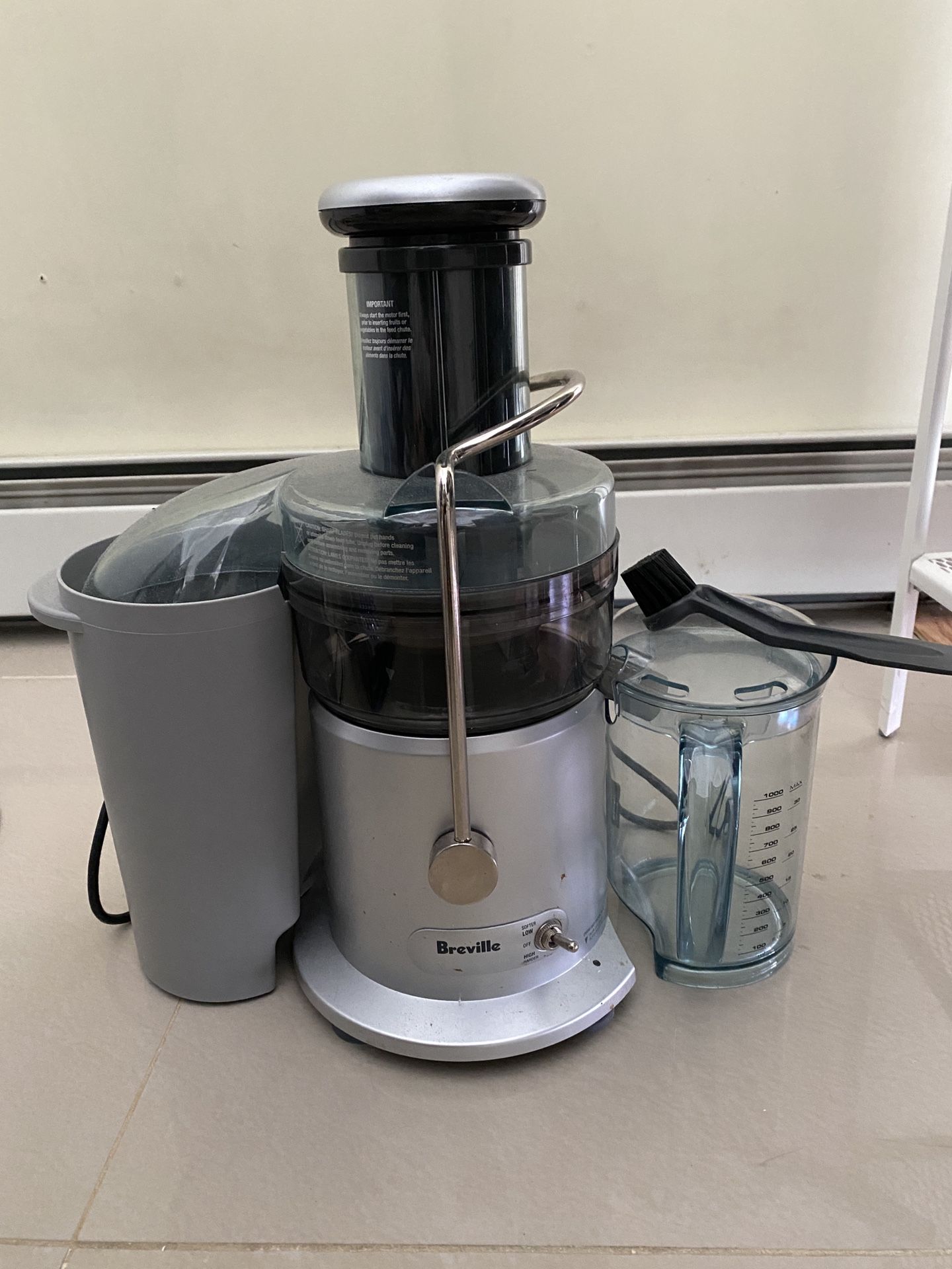 BREVILLE JUICE FOUNTAIN, silver