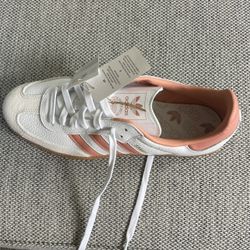 Women’s Adidas Shoes Sz 10