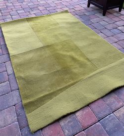 4’7” x 6’7” Green Wool Area Rug