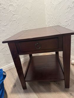 Nice end table