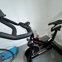 Indoor cycling bike