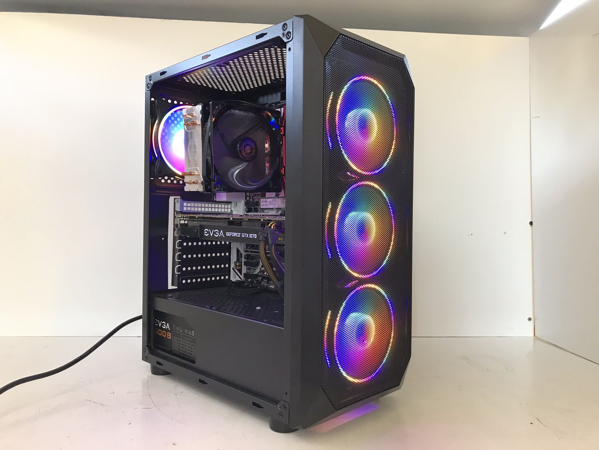 **Gaming  Desktop PC Quad Core i7-7700K / GTX 1070 8gb.** *Great Full WORKING Gaming PC. **Price $ 370 **