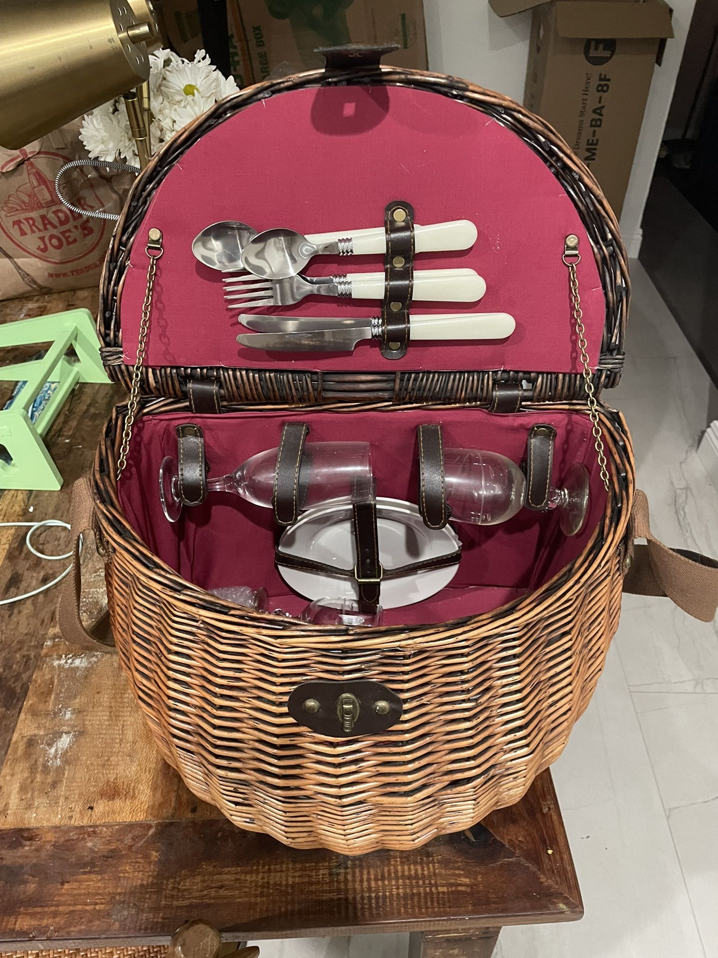 Wicker Picnic Basket | Canasta de mimbre para picnic