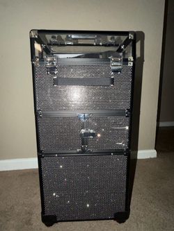 Makeup/cosmetology rolling case