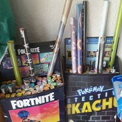 Lots Of Posters  Any 5 For Only $5 In Weeki Wachee Spring Hill